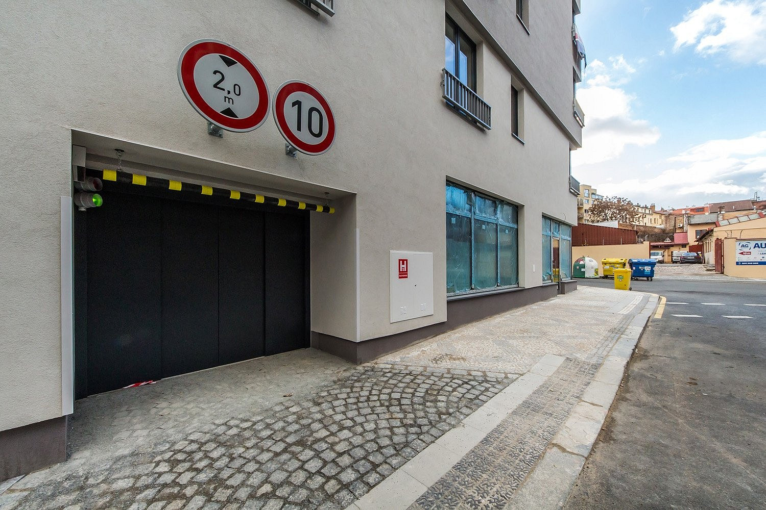 Prodej, parkovací stání - praha - smíchov — photo 4