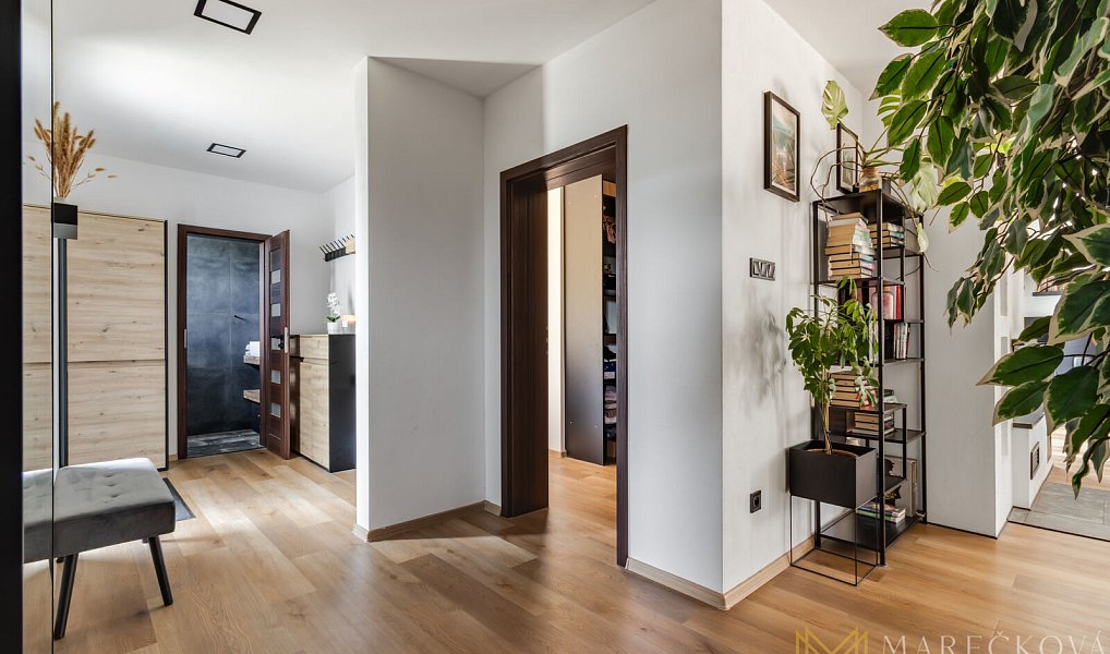 Prodej domu 178 m² s pozemkem 808 m², Brnířov – náhled fotky 8