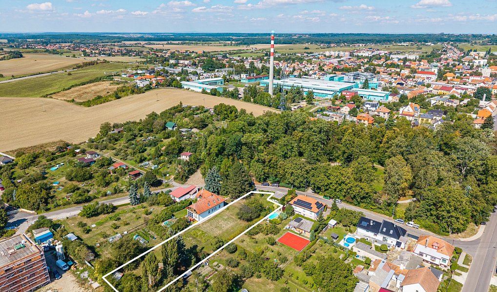 Prodej stavebního pozemku 1 775 m², Holice – náhled fotky 10