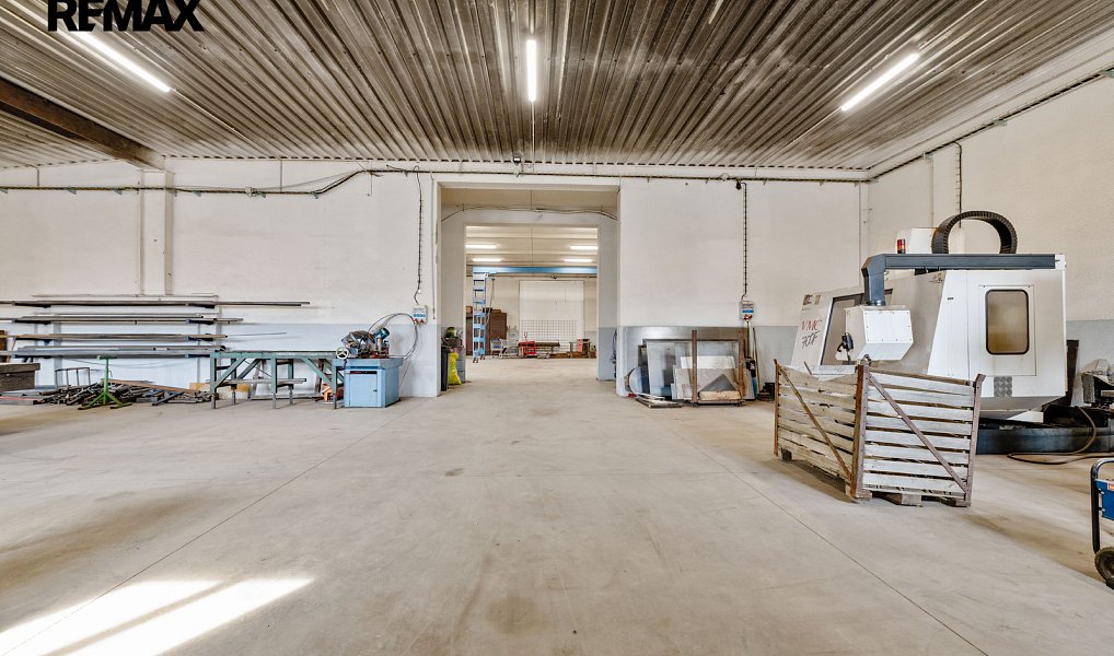Prodej výrobních prostor 2 100 m², Buřenice – náhled fotky 15