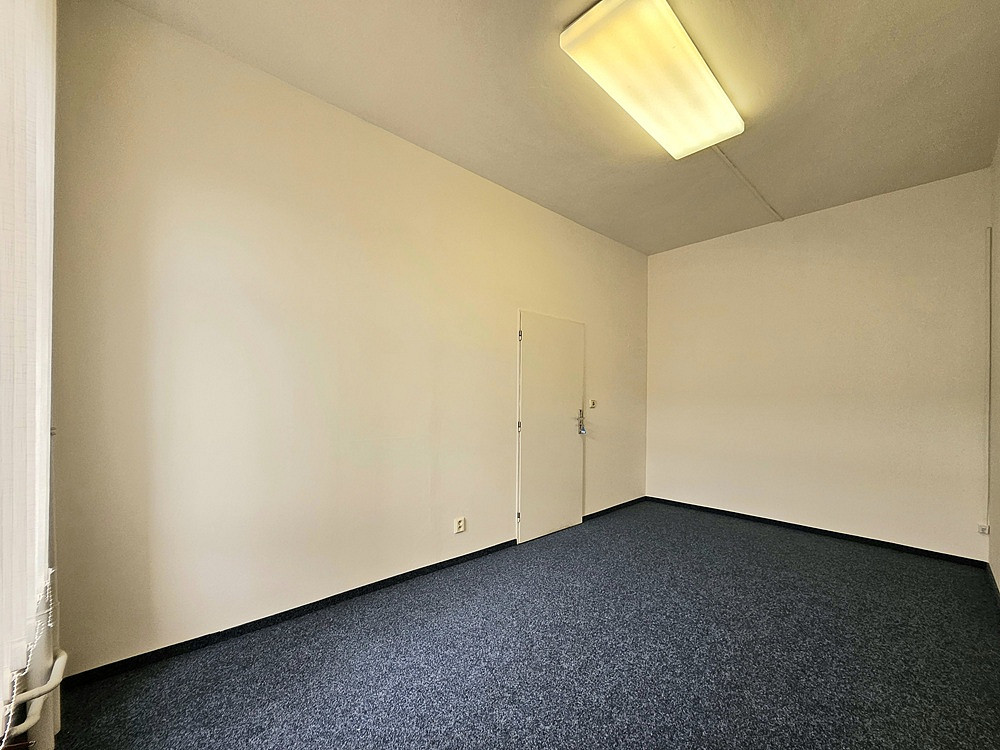 Pronájem kanceláře 30 m² – fotografie 4