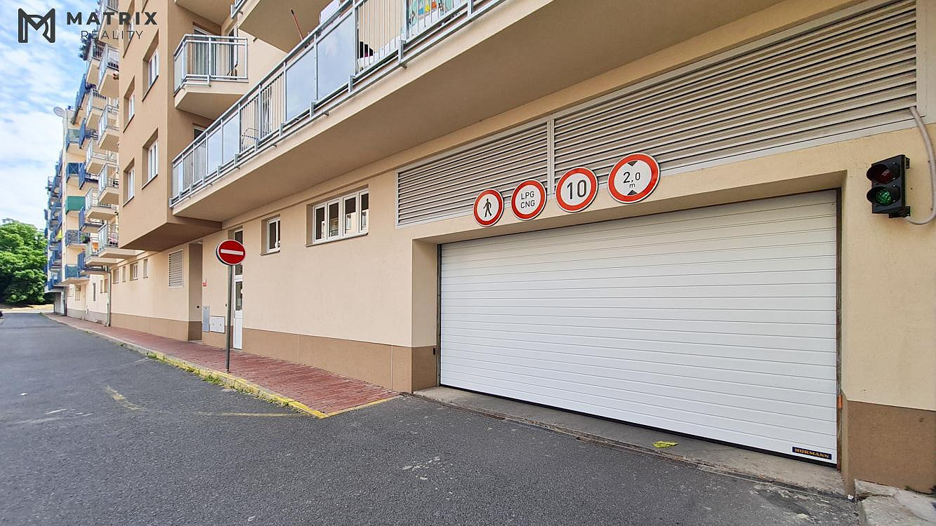 Prodej garážového parkovacího stání Praha 9, Lipnická – pohled 2