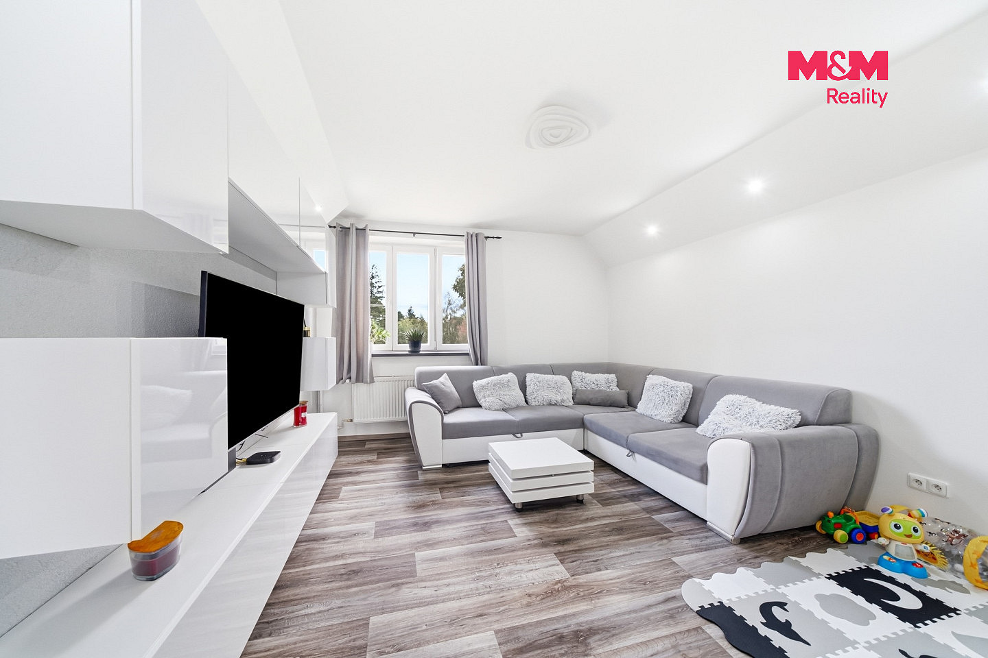 Prodej domu 366 m² s pozemkem 833 m² — photo 2