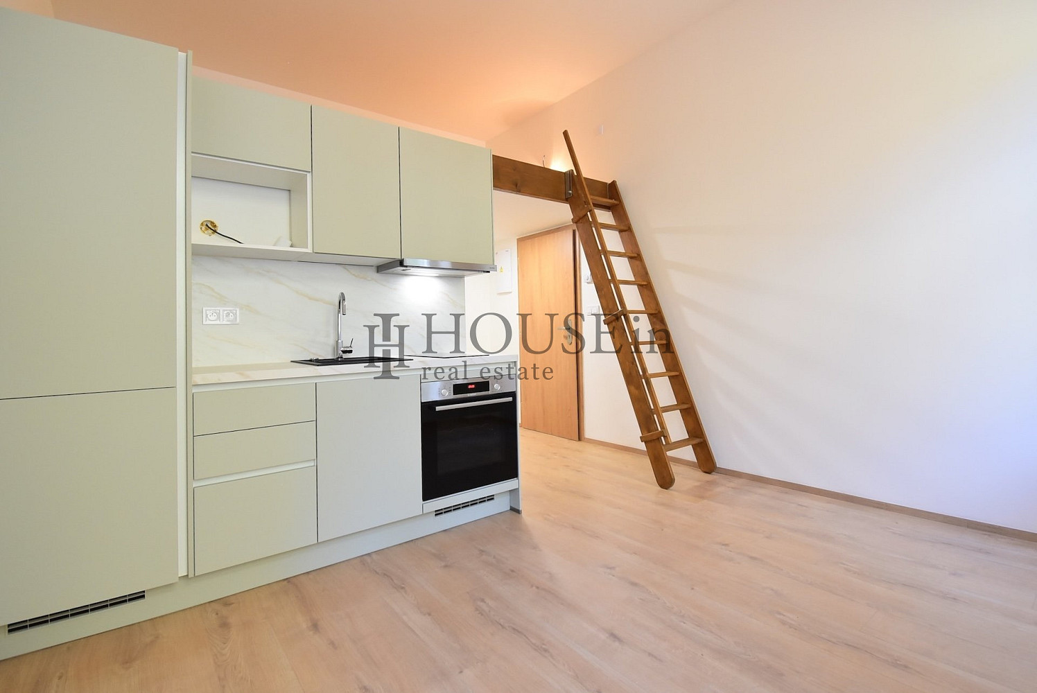 Pronájem bytu 1+kk 23 m² – fotografie 2