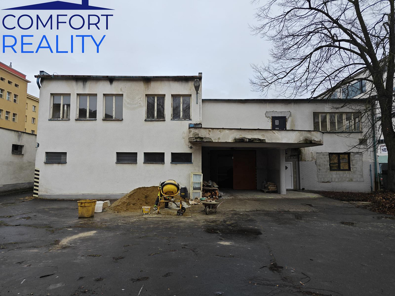 Pronájem obchodních prostor 100 m²