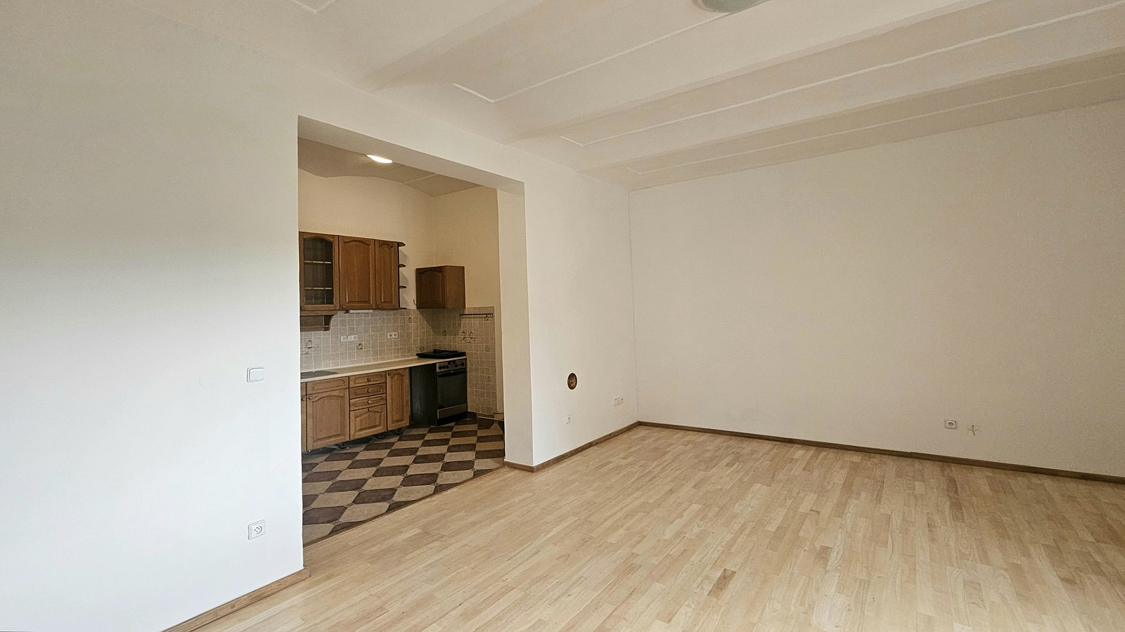 Pronájem bytu 1+1 70 m² – fotografie 4