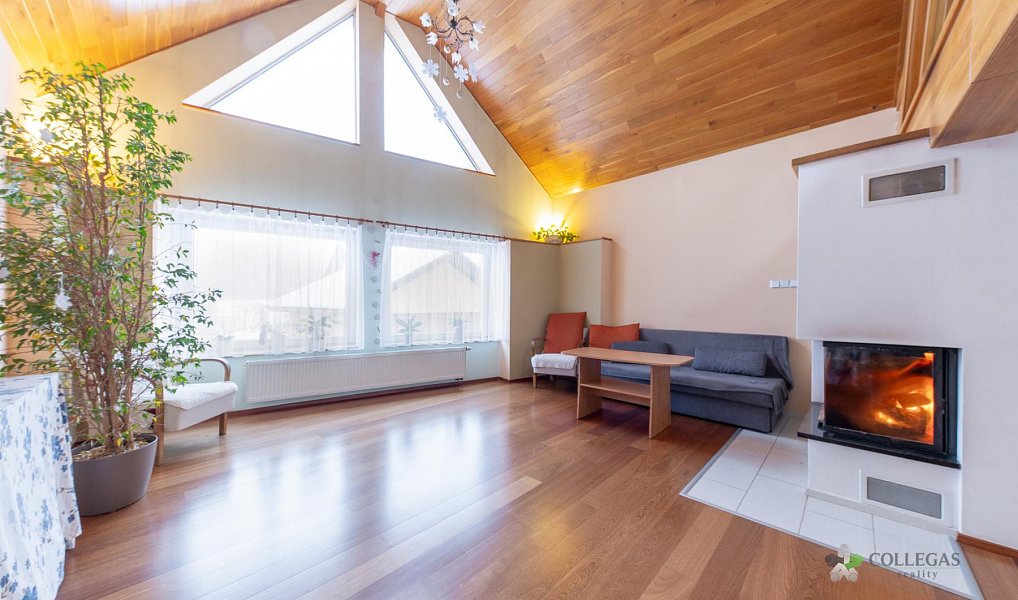 Prodej domu 258 m² s pozemkem 740 m², Lomnice – náhled fotky 11