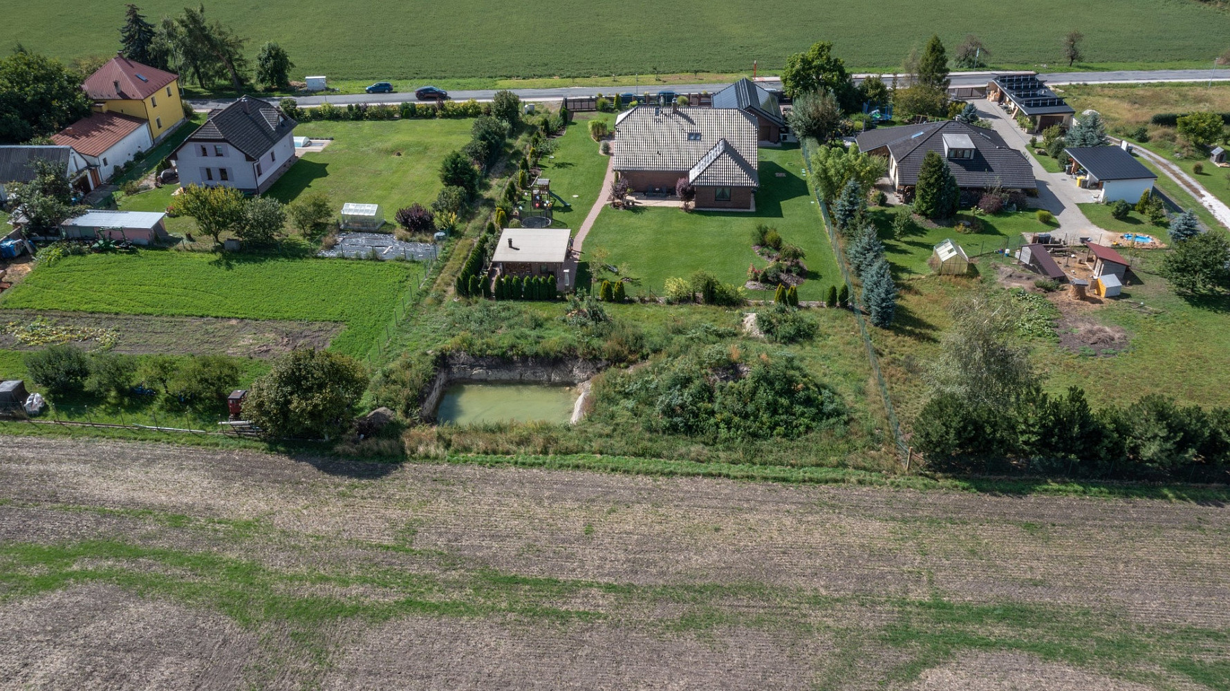 Prodej stavebního pozemku 1 140 m² – fotografie 3