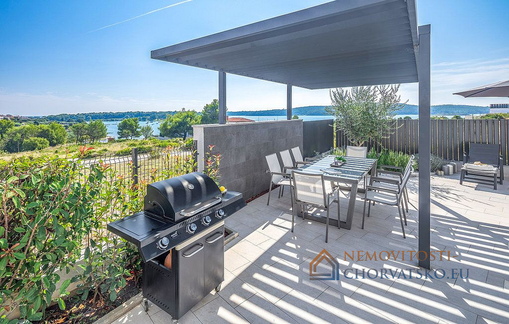 Prodej domu 260 m² s pozemkem 570 m² - Widok 3