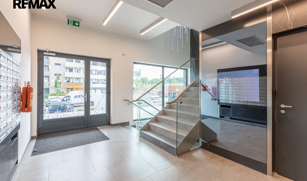 Pronájem bytu 1+kk 27 m², Praha – náhled fotky 11