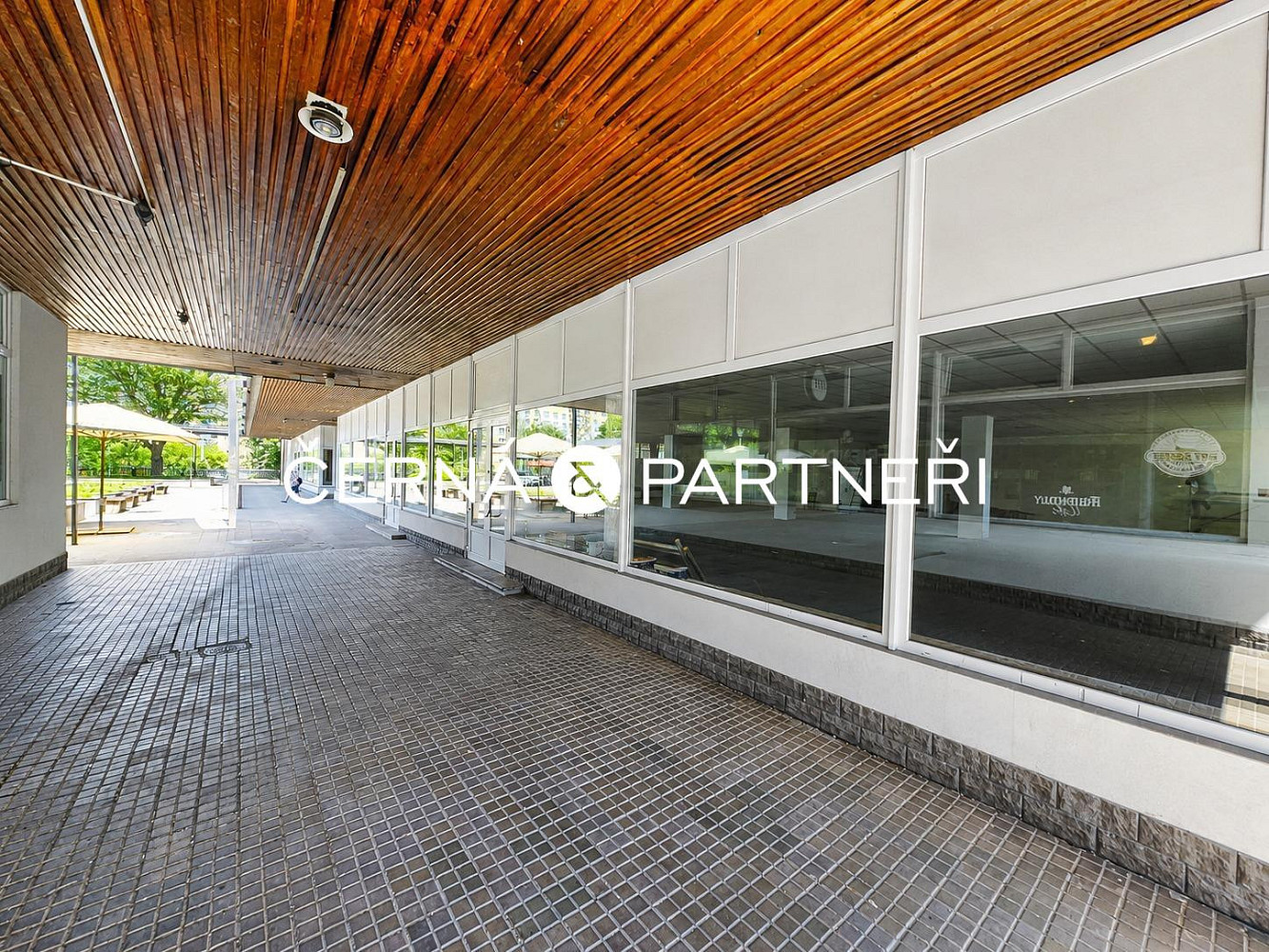 Pronájem obchodních prostor 571 m² — photo 2