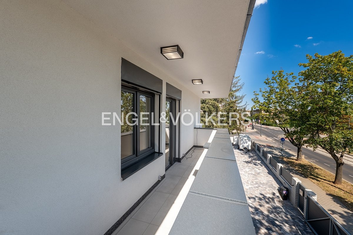 Pronájem kanceláře 200 m² – fotografie 3