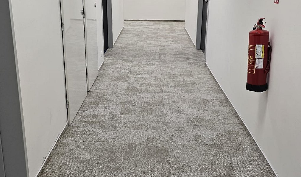 Pronájem kanceláře 191 m², Praha – náhled fotky 3