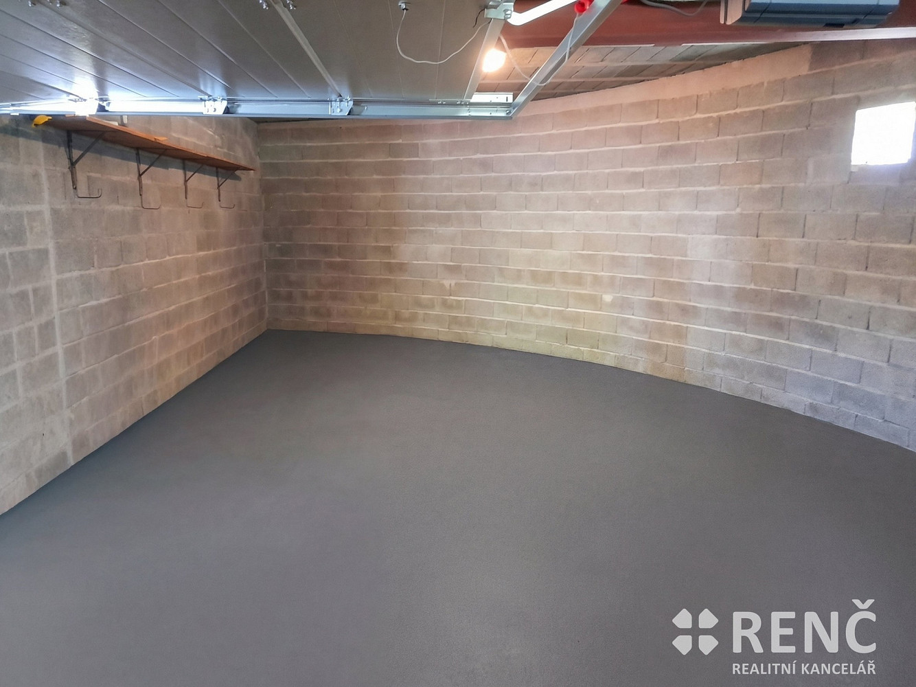 Prodej nadstandardní samostatné garáže o ploše 62,9 m2 na ulici Petra Křivky, Brno Nový Lískovec. – fotografie 3