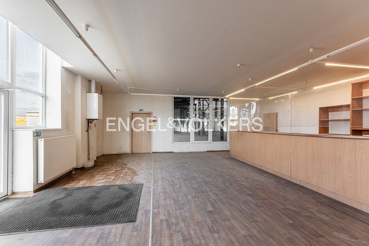 Pronájem skladovacích prostor 2 735 m² – fotografie 3