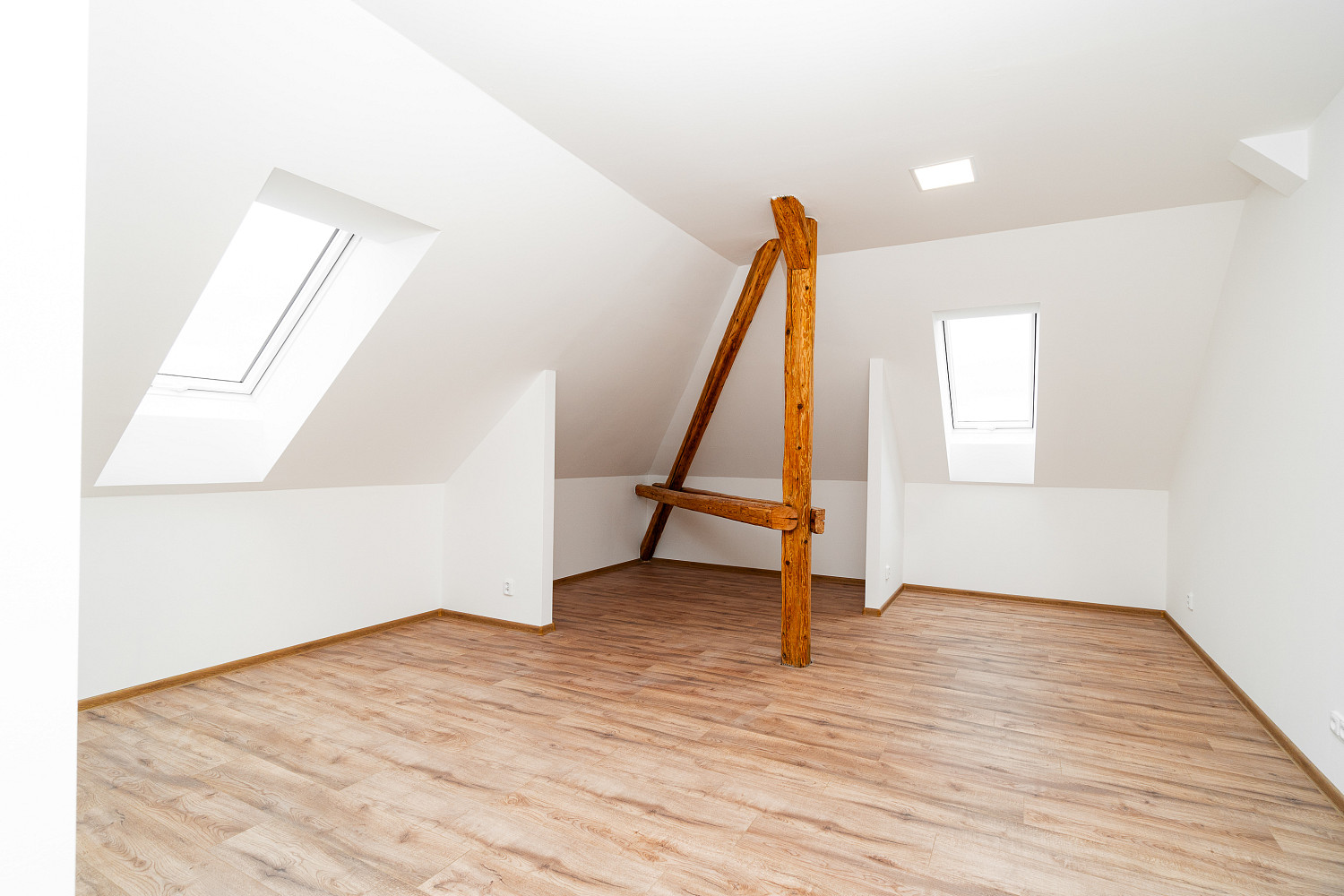 Pronájem bytu 3+kk 70 m² – pohled 4