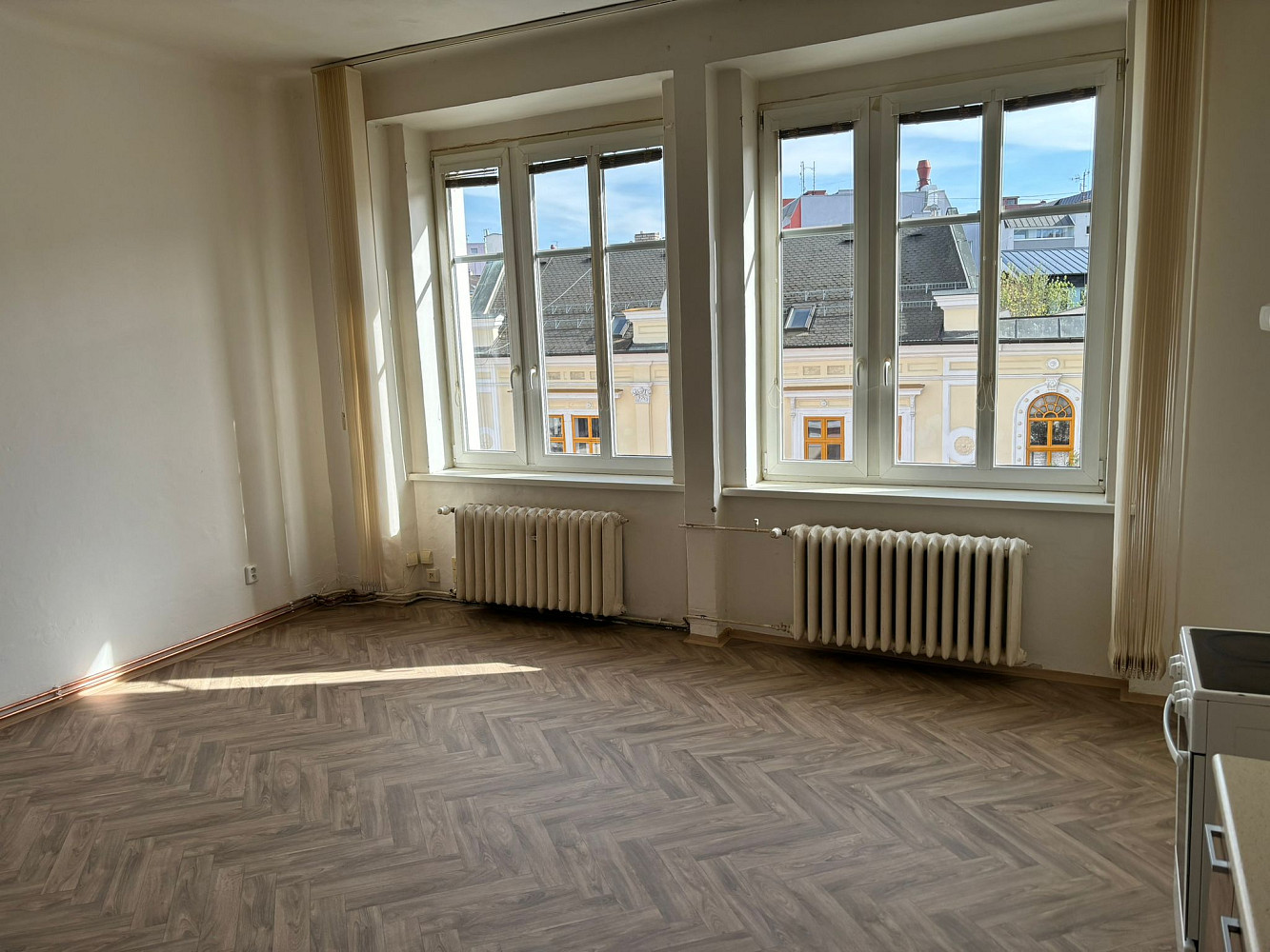 Pronájem bytu 1+1 66 m² – fotografie 3