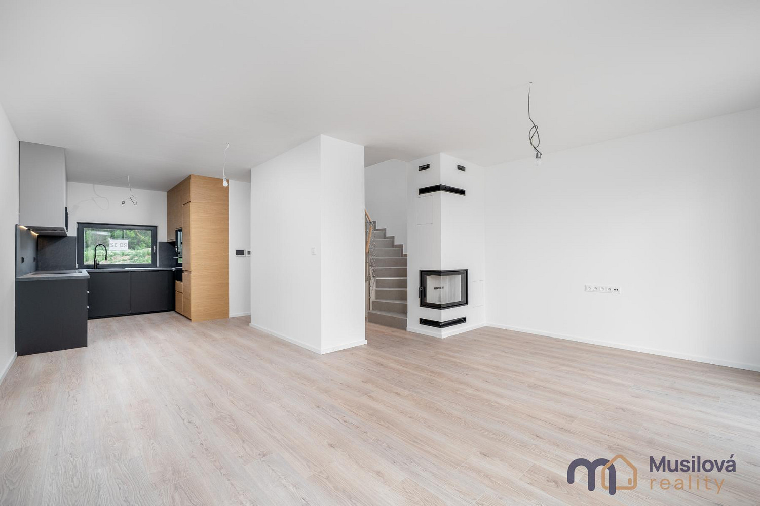 Pronájem domu 92 m² s pozemkem 384 m² – fotografie 3