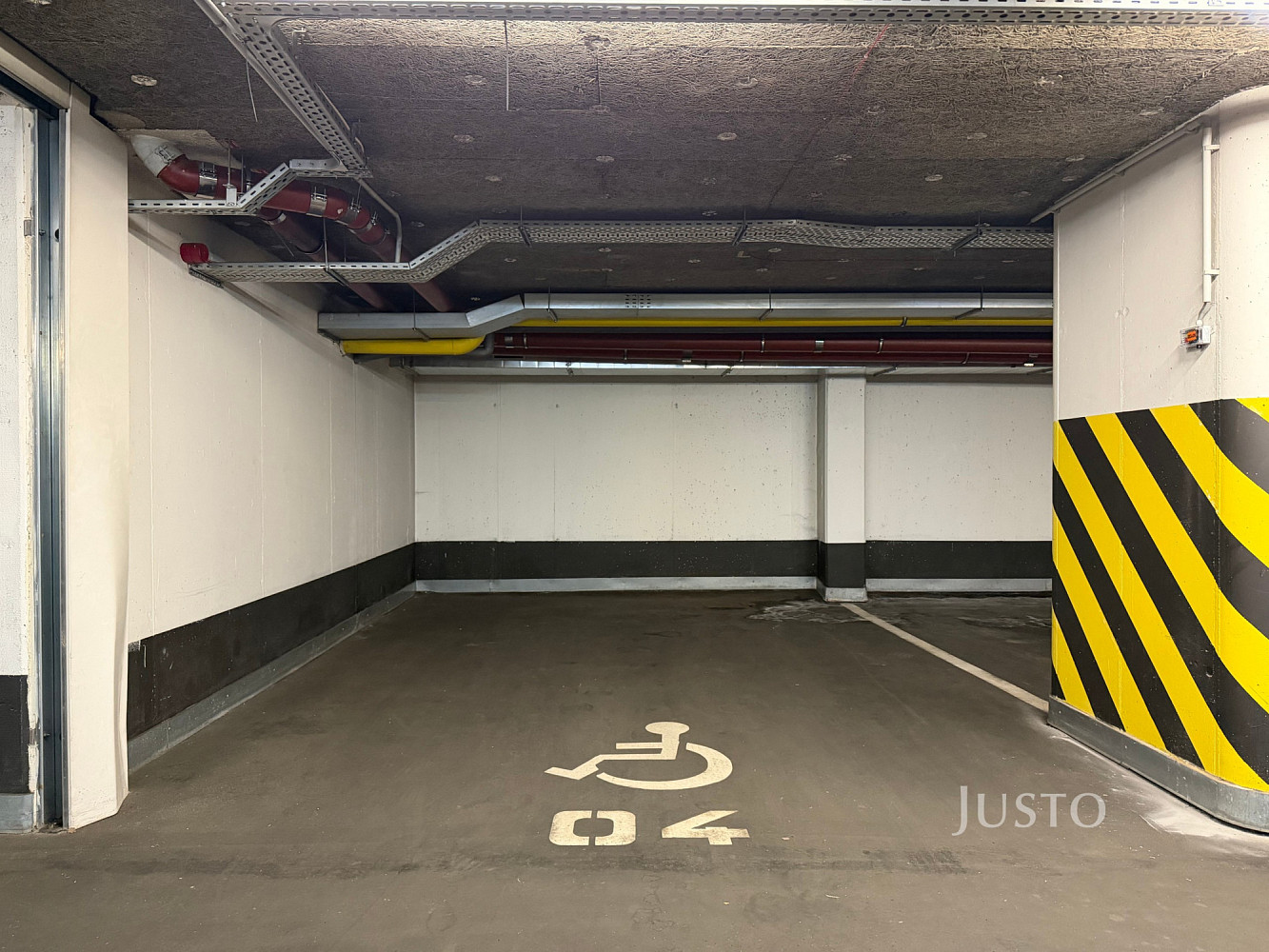 Pronájem garážového stání 25 m2