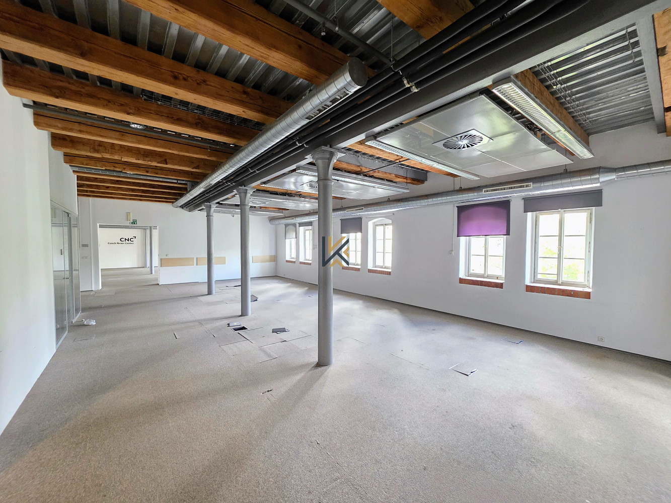 Pronájem kanceláře 270 m²