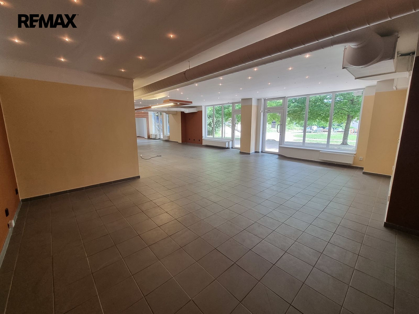 Prodej obchodních prostor 164 m² – fotografie 3