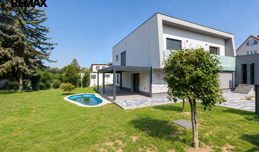Prodej domu 244 m² s pozemkem 810 m², Praha – náhled fotky 2