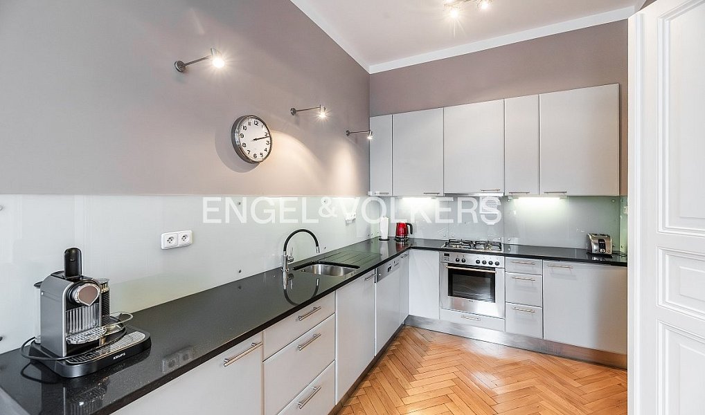 Pronájem bytu 3+1 120 m², Praha – náhled fotky 2