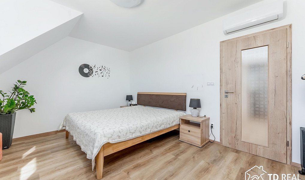 Prodej domu 207 m² s pozemkem 1 077 m², Syrovice – náhled fotky 29