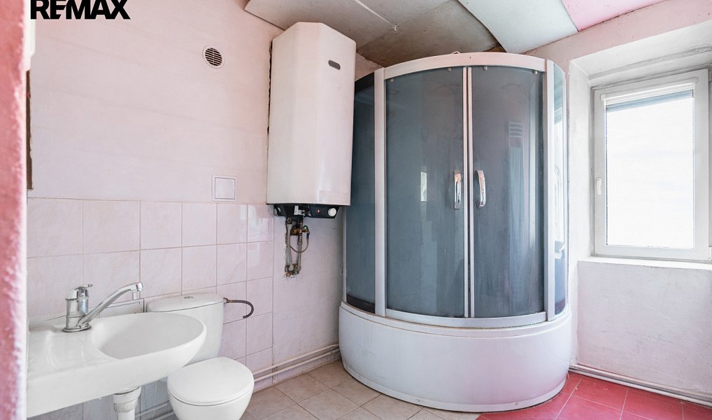 Prodej zemědělského objektu 951 m², Hluboké Dvory – náhled fotky 12