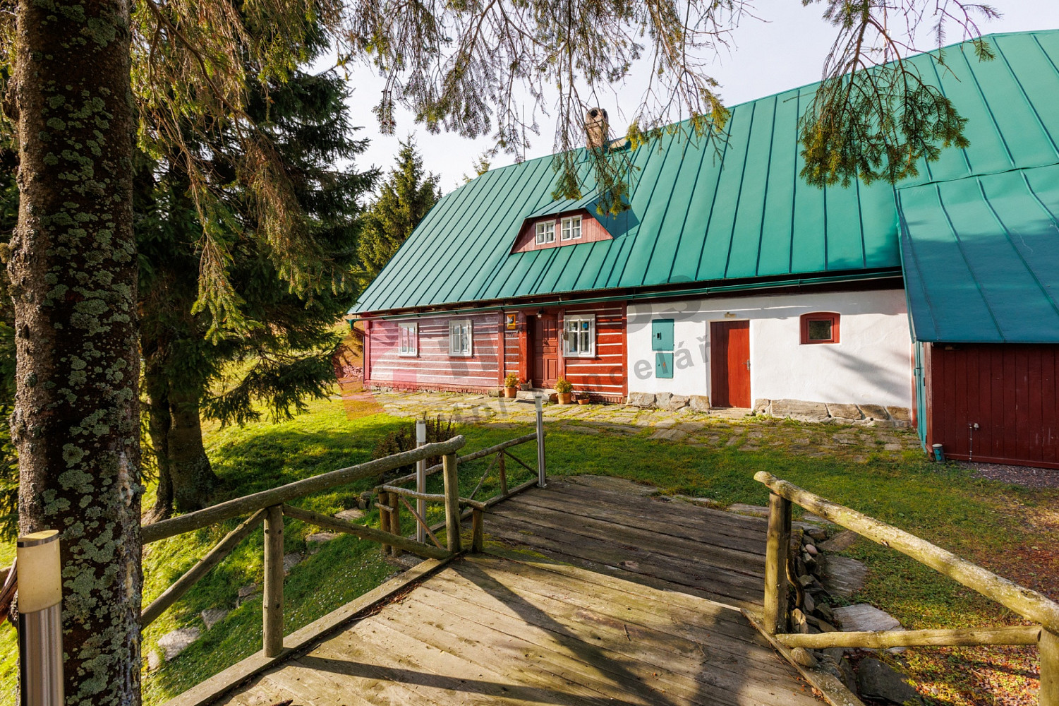 Prodej ubytovacího objektu 233 m² – fotografie 2