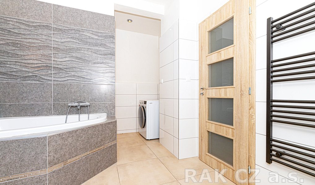 Prodej nájemního domu, činžáku 338 m², Praha – náhled fotky 17