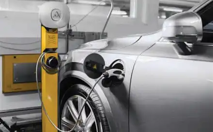 Nabídka pronájmu 2 garážových stání ( 1 stání i pro dobíjení elektromobilu ), Voroněžská, Praha 10 - Vinohrady, okres Praha