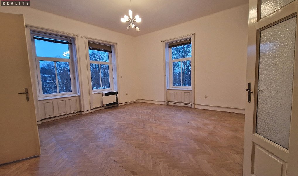 Pronájem bytu 4+1 134 m², Olomouc – náhled fotky 2