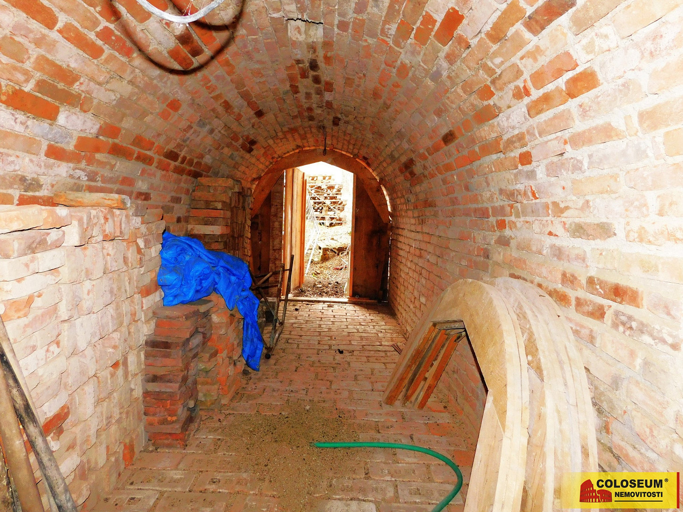 Chvalovice, vinný sklep, 24 m2, zděný vinný sklep