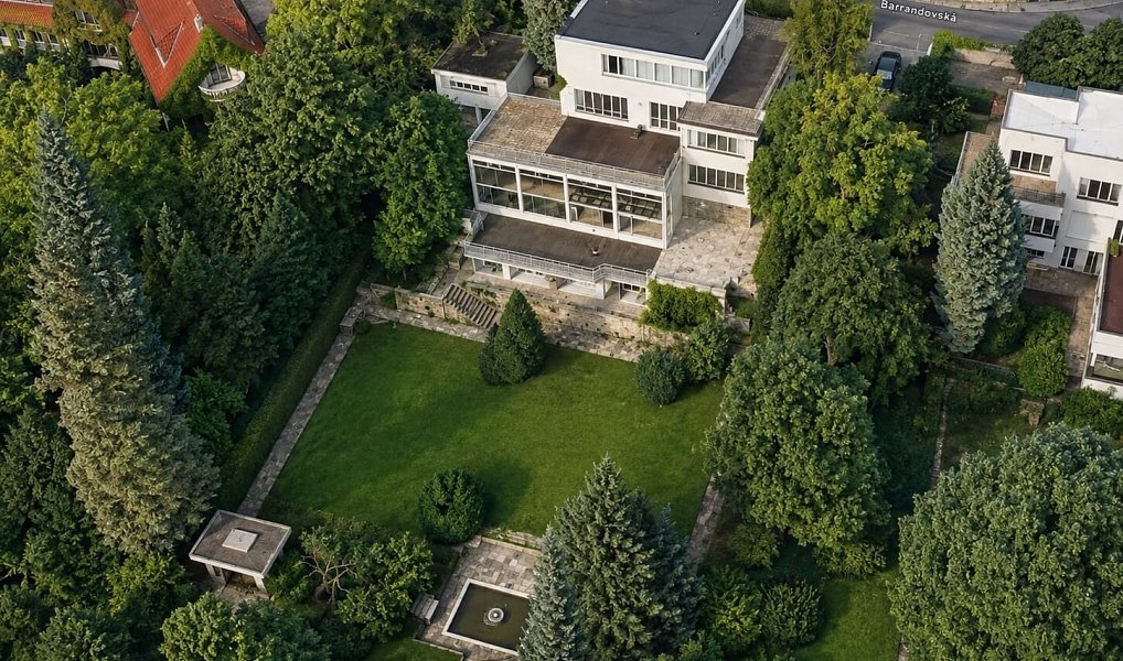 Pronájem domu 1 200 m² s pozemkem 3 532 m², Praha – náhled fotky 2