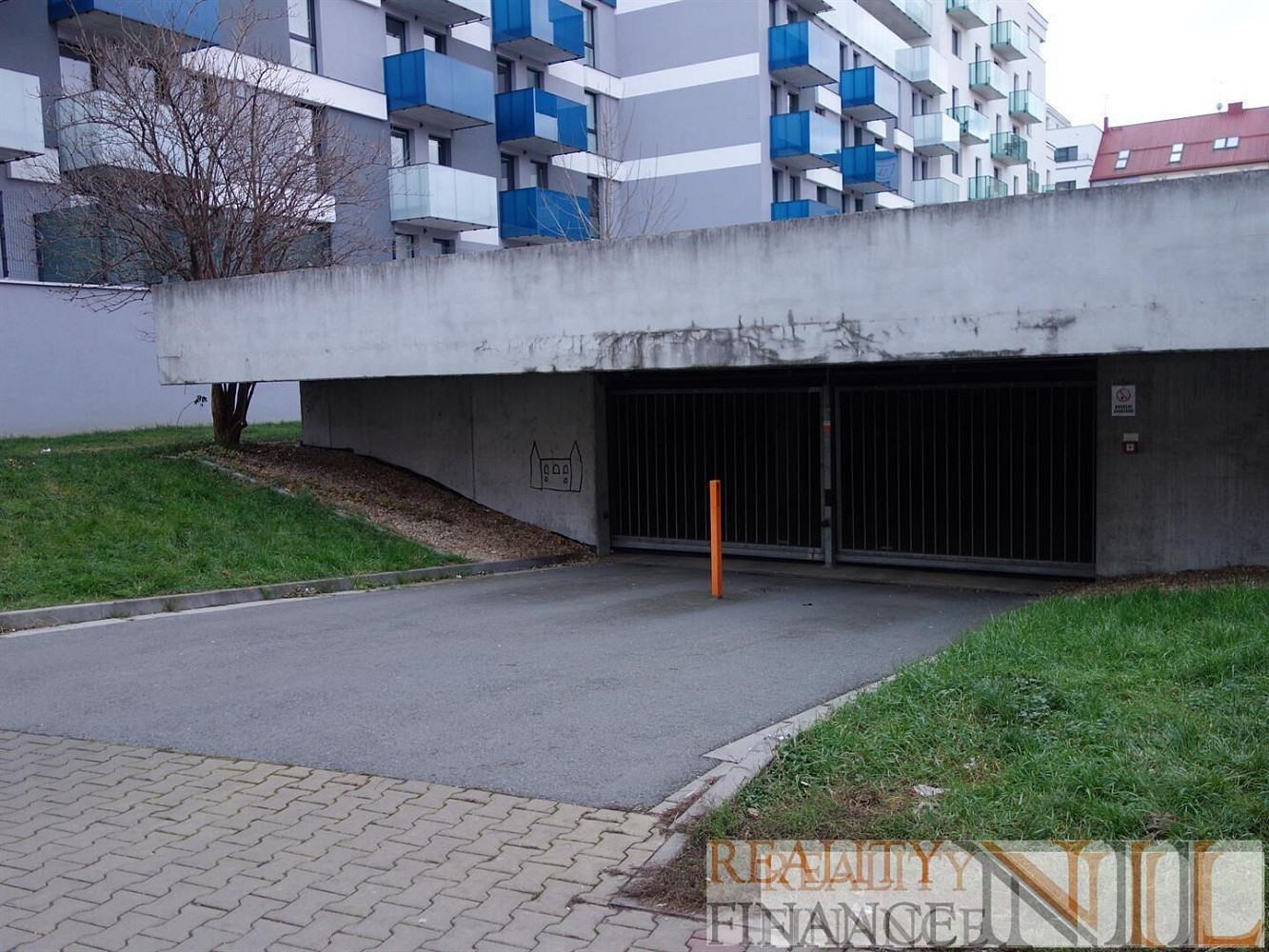 Nabízíme k pronájmu jedno garážové parkovací stání v Plzni v ulici Kollárova - Widok 2