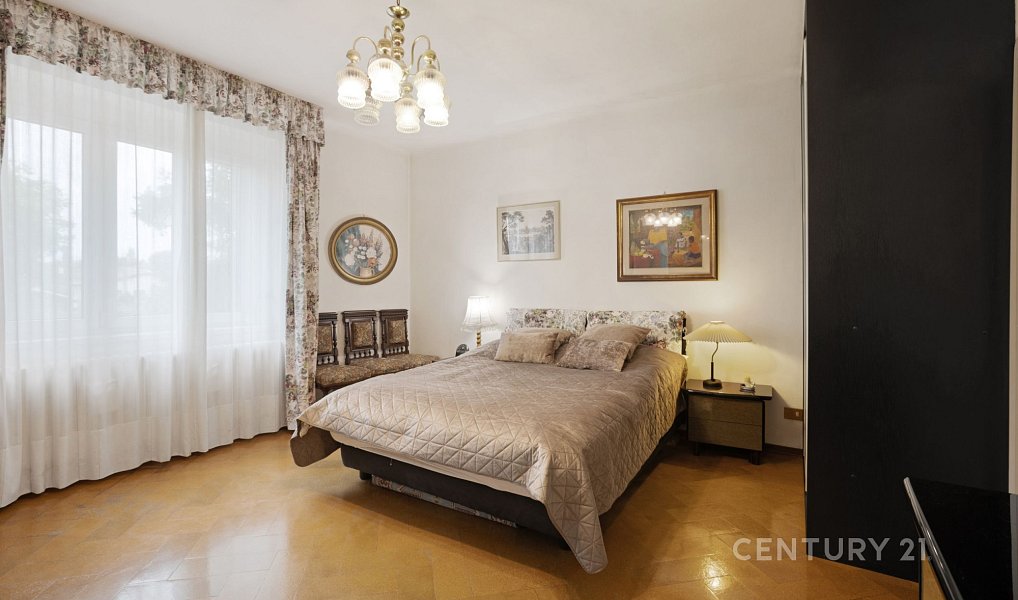 Prodej domu 215 m² s pozemkem 1 960 m², Škvorec – náhled fotky 12