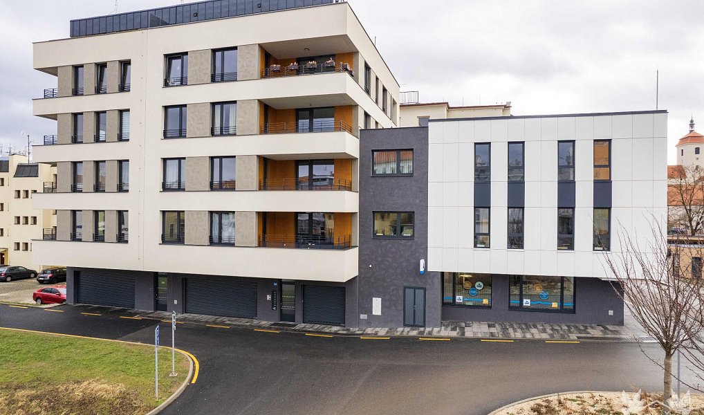 Kryté a uzavřené parkovací místo v centru města Strakonice, Strakonice – náhled fotky 3
