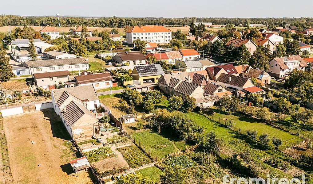 Prodej stavebního pozemku 1 033 m², Dyjákovice – náhled fotky 10
