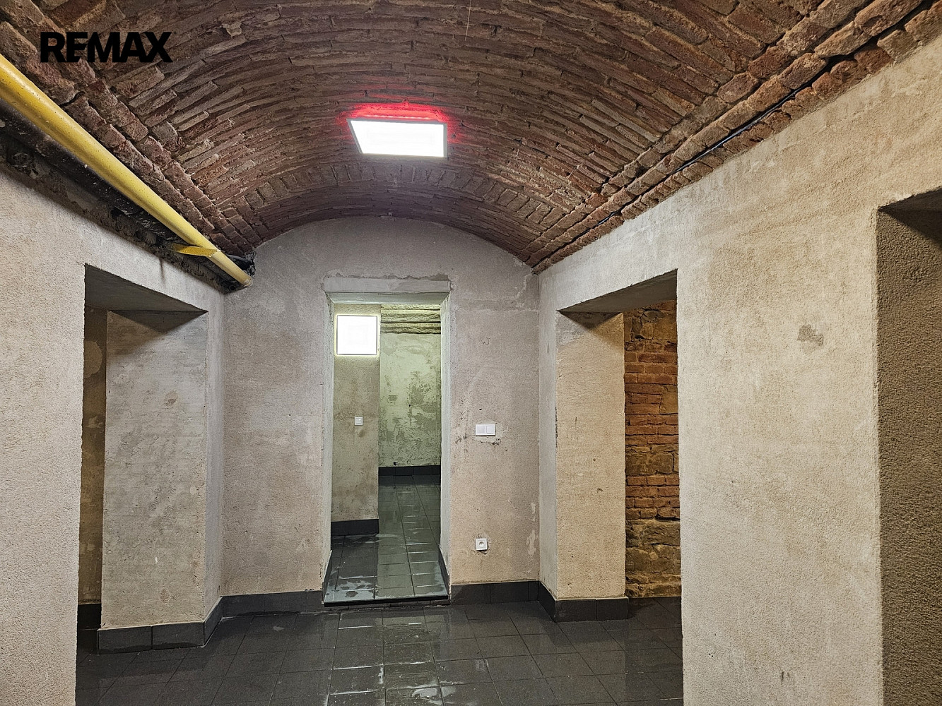 Pronájem obchodních prostor 110 m² – pohled 3