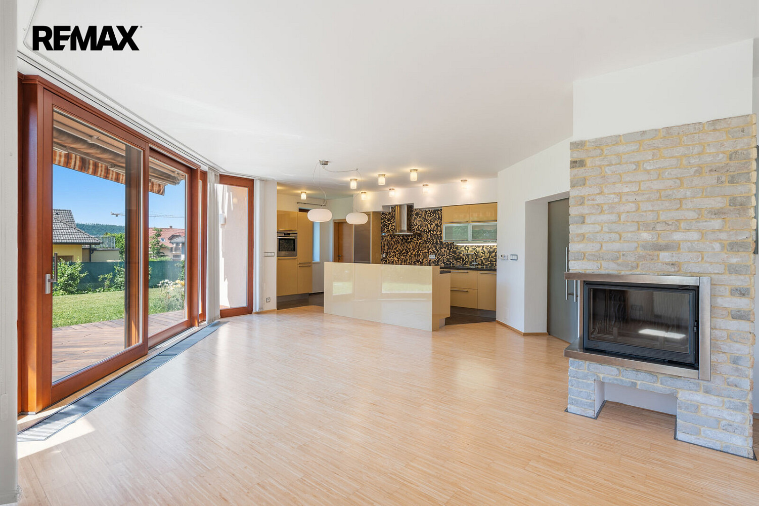 Prodej domu 241 m² s pozemkem 742 m² – fotografie 2
