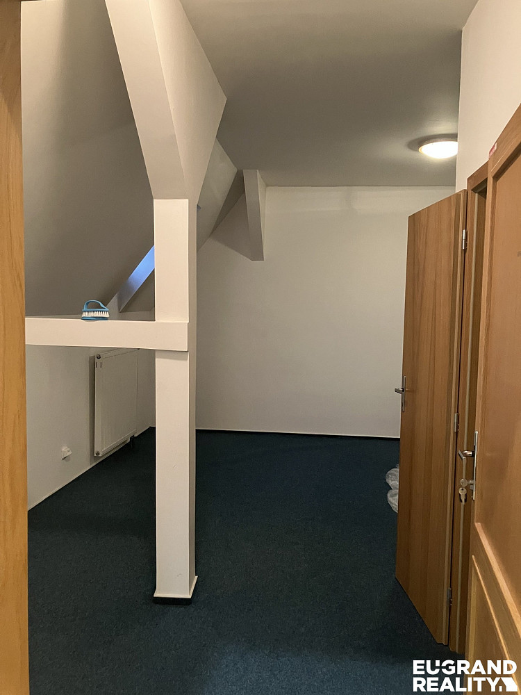 Pronájem kanceláře 151 m² – fotografie 2