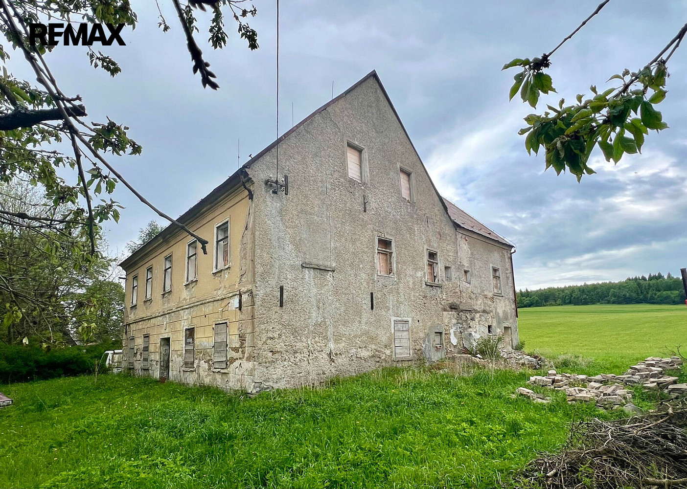 Prodej domu 590 m² s pozemkem 796 m² – fotografie 2