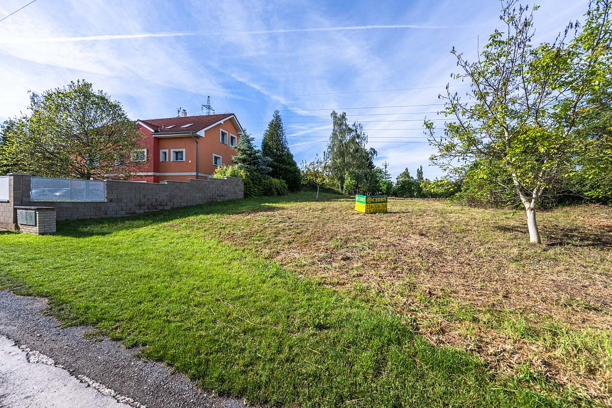 Prodej stavebního pozemku 887 m² – pohled 4