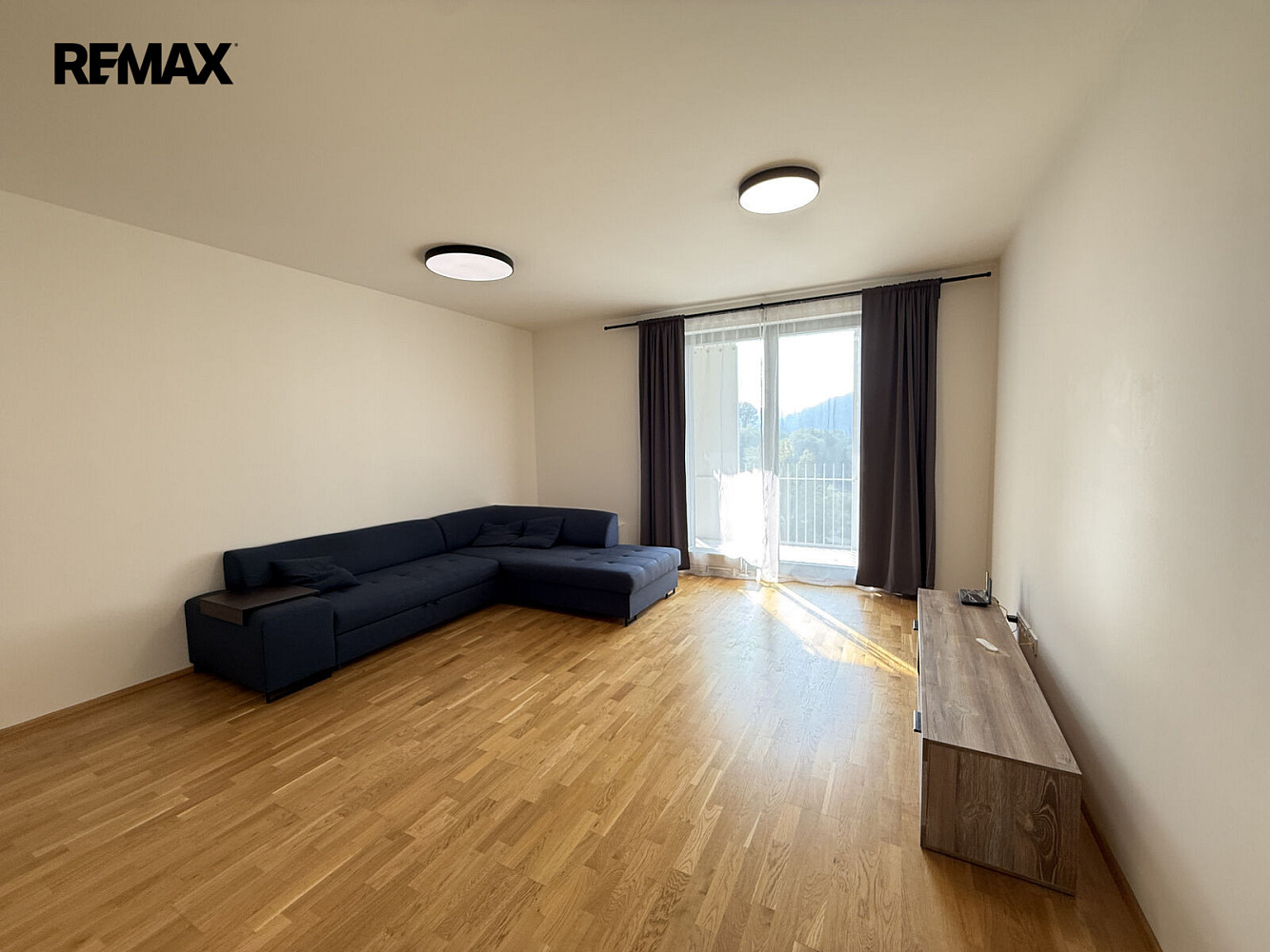 Pronájem bytu 2+kk 64 m² – fotografie 3