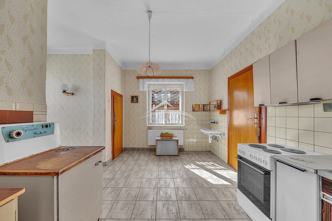 Prodej domu 140 m² s pozemkem 1 002 m² — photo 2