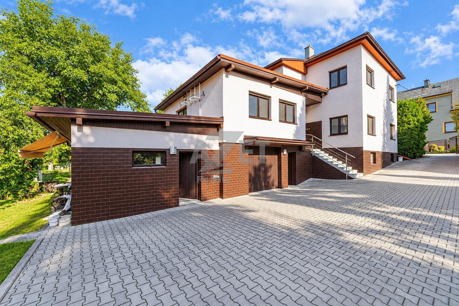 Prodej domu 420 m² s pozemkem 1 339 m²