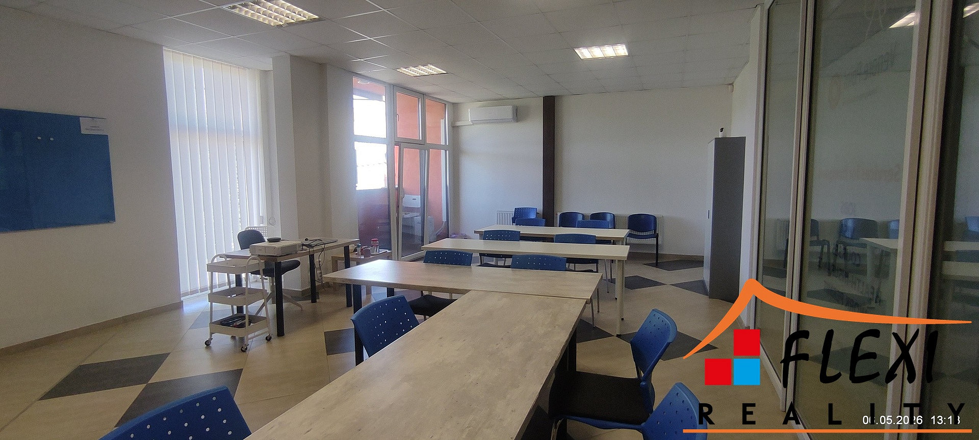 Pronájem kanceláře 241 m² — photo 4