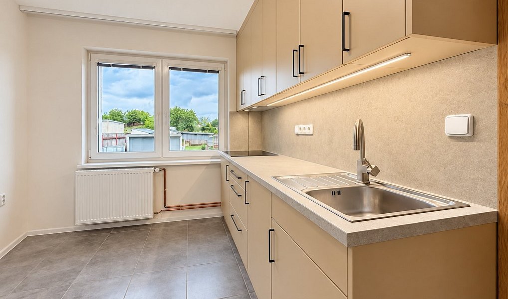 Pronájem bytu 2+1 54 m², Nová Ves – náhled fotky 3