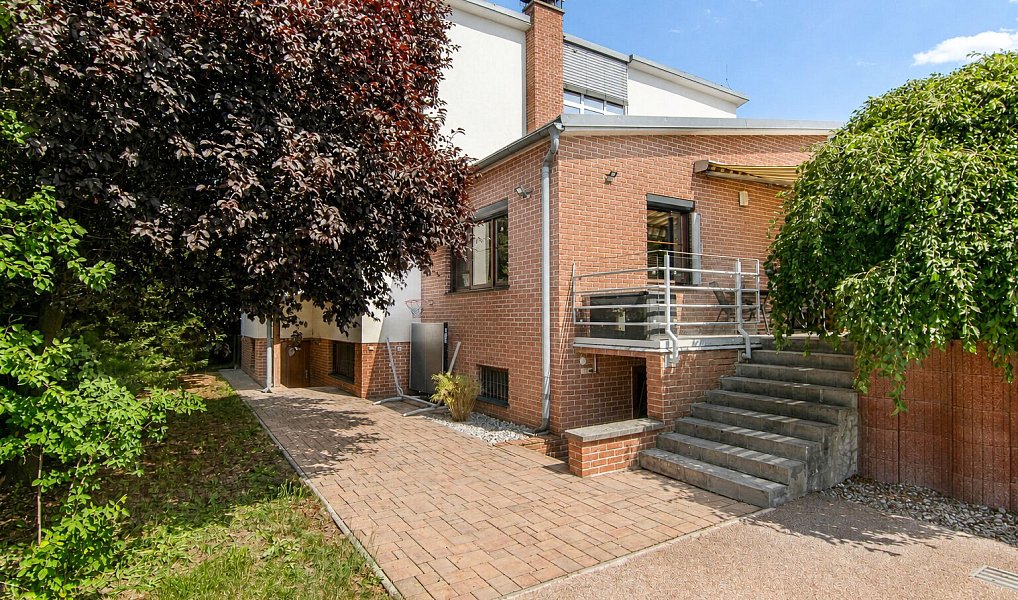 Prodej domu 258 m² s pozemkem 756 m², Praha – náhled fotky 3
